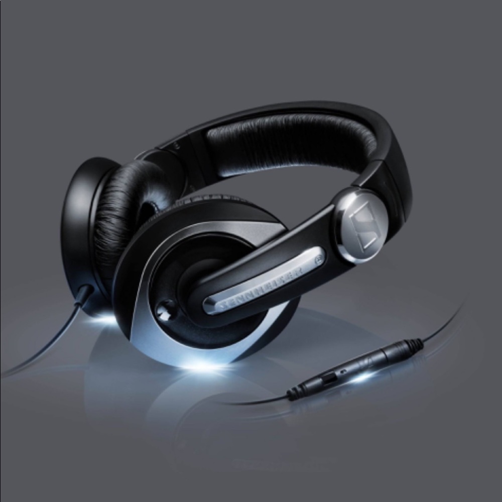 Sennheiser 335s DJ style headphones. NICE!